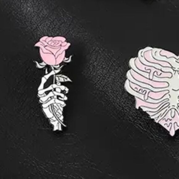 SKELETON hand holding rose metal pin brooche badge - Picture 4 of 4